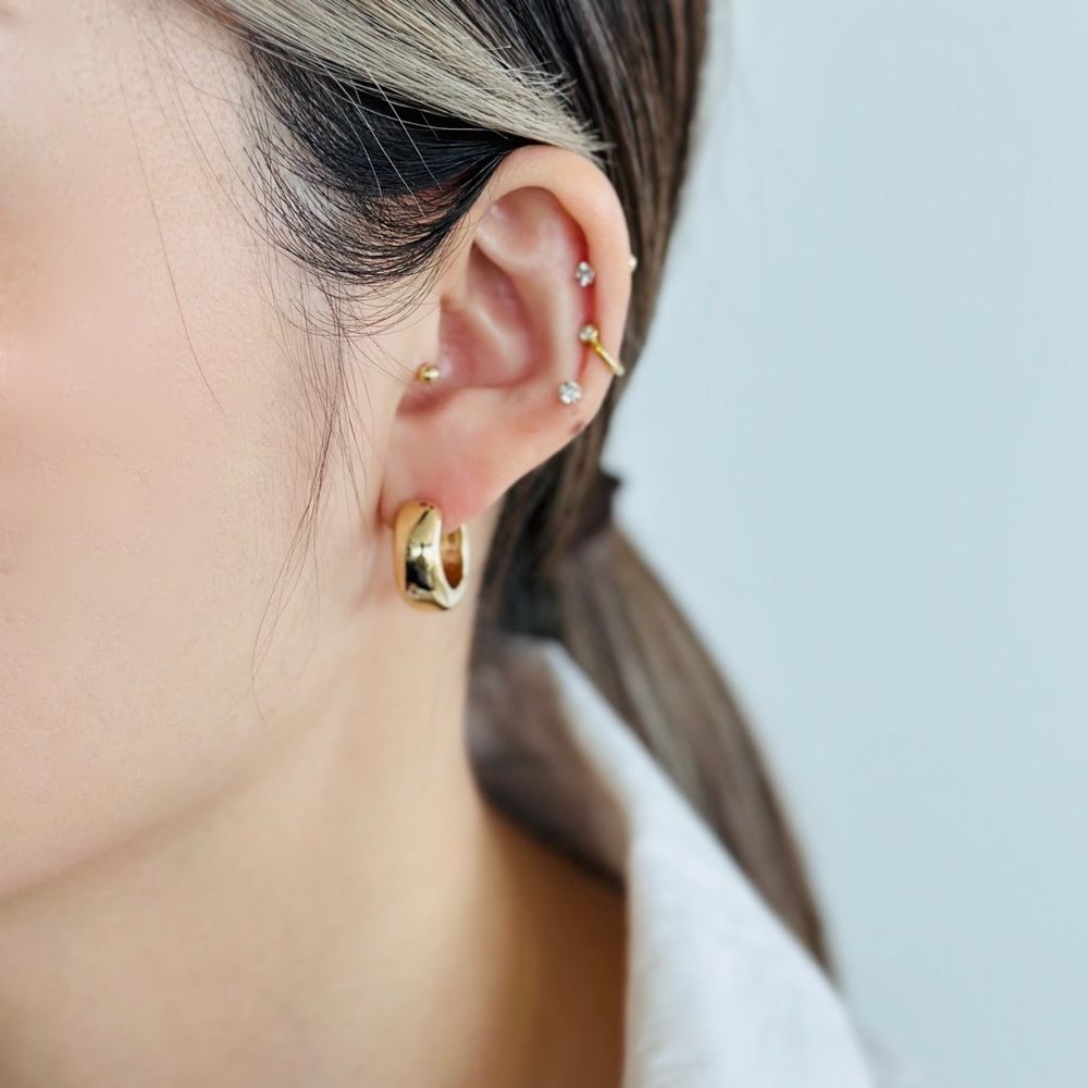 Chunky 14K Daily Huggie Earring